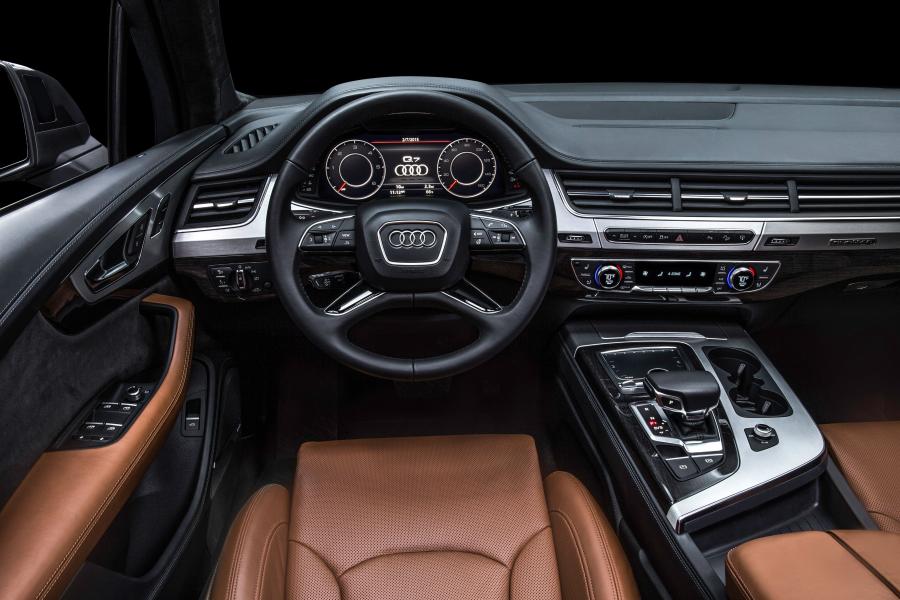 Торпедо Audi Q7 TDI Quattro (4M) 2015 года  (WW) (фото 12 из 20)